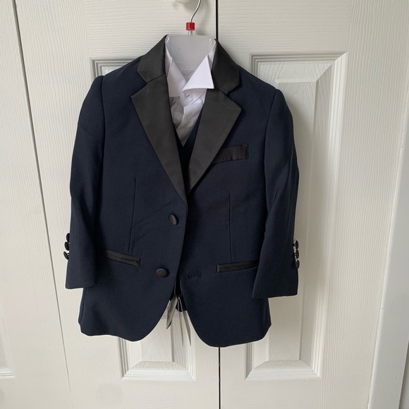 Kid’s suits - Picture 1 of 4